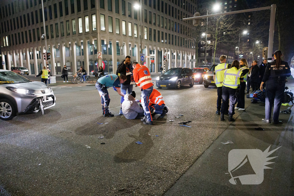 Scooterrijder aangereden op kruising door automobilist