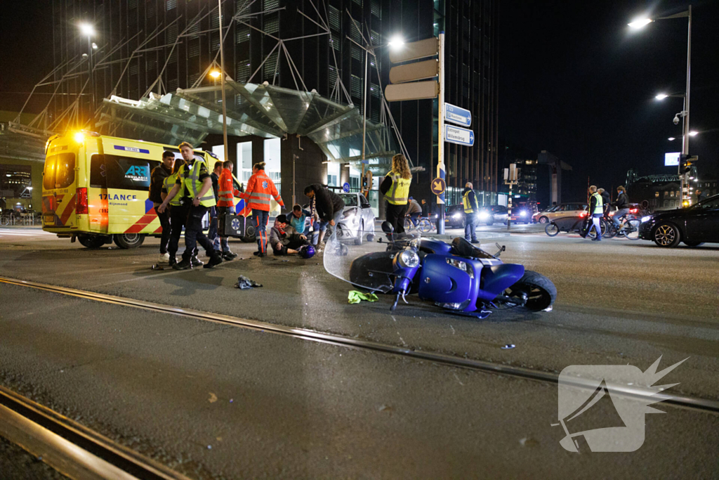 Scooterrijder aangereden op kruising door automobilist