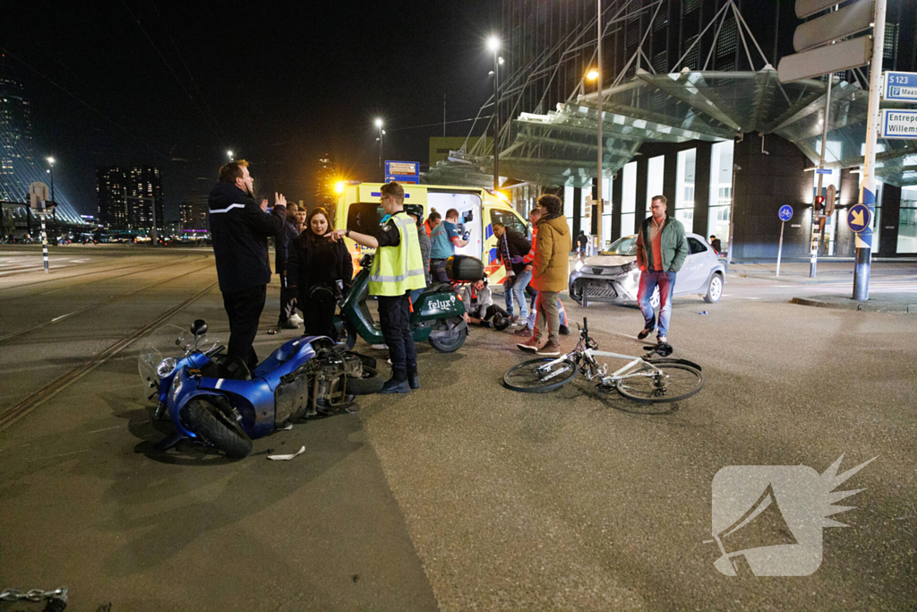 Scooterrijder aangereden op kruising door automobilist