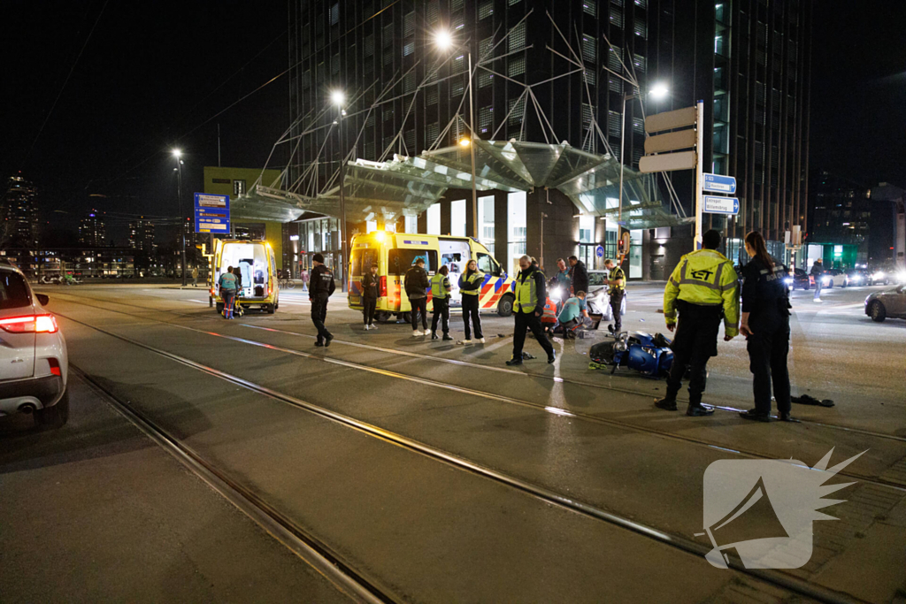 Scooterrijder aangereden op kruising door automobilist