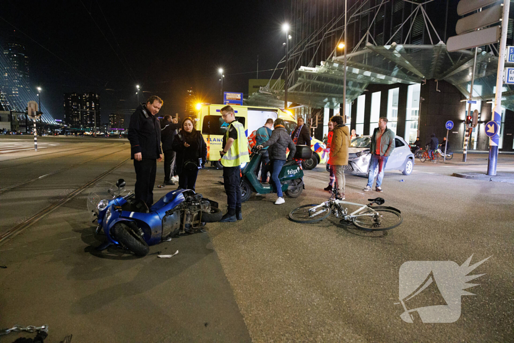 Scooterrijder aangereden op kruising door automobilist
