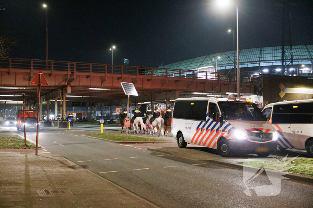 Feyenoord supporters verdreven door mobiele eenheid