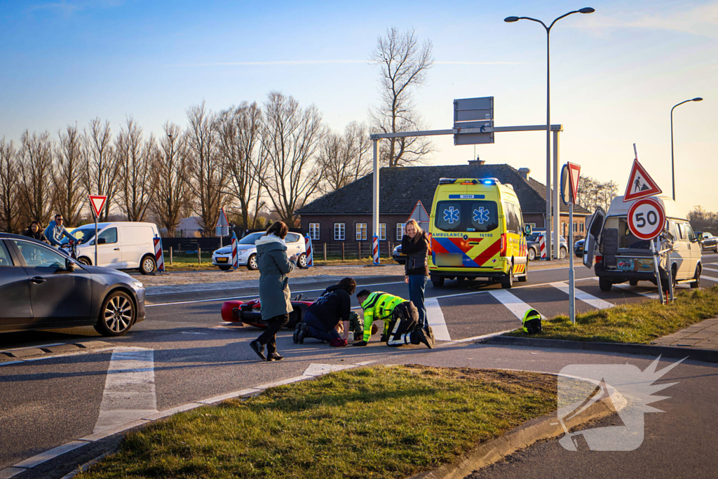 Scooterrijder gewond bij aanrijding door automobilist