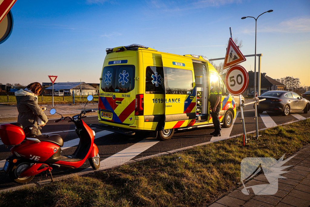 Scooterrijder gewond bij aanrijding door automobilist