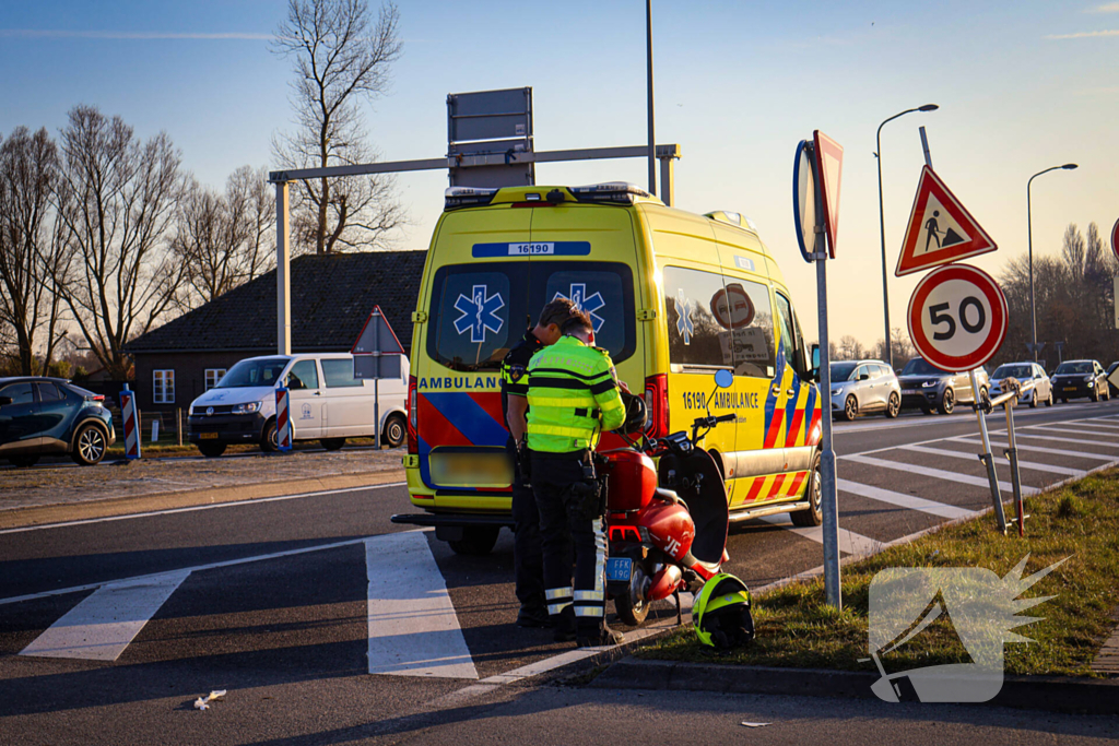 Scooterrijder gewond bij aanrijding door automobilist