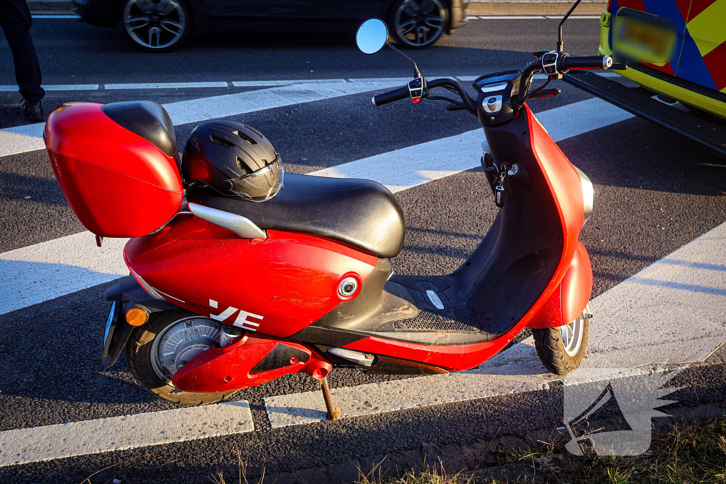 Scooterrijder gewond bij aanrijding door automobilist