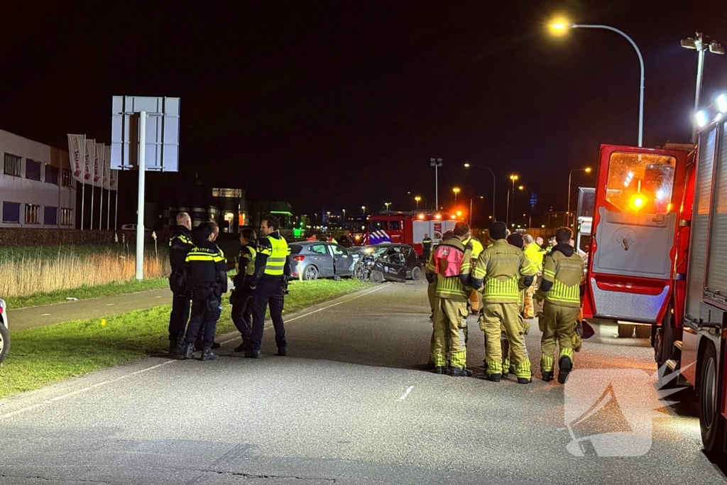 Dode en zwaargewonden bij frontale aanrijding