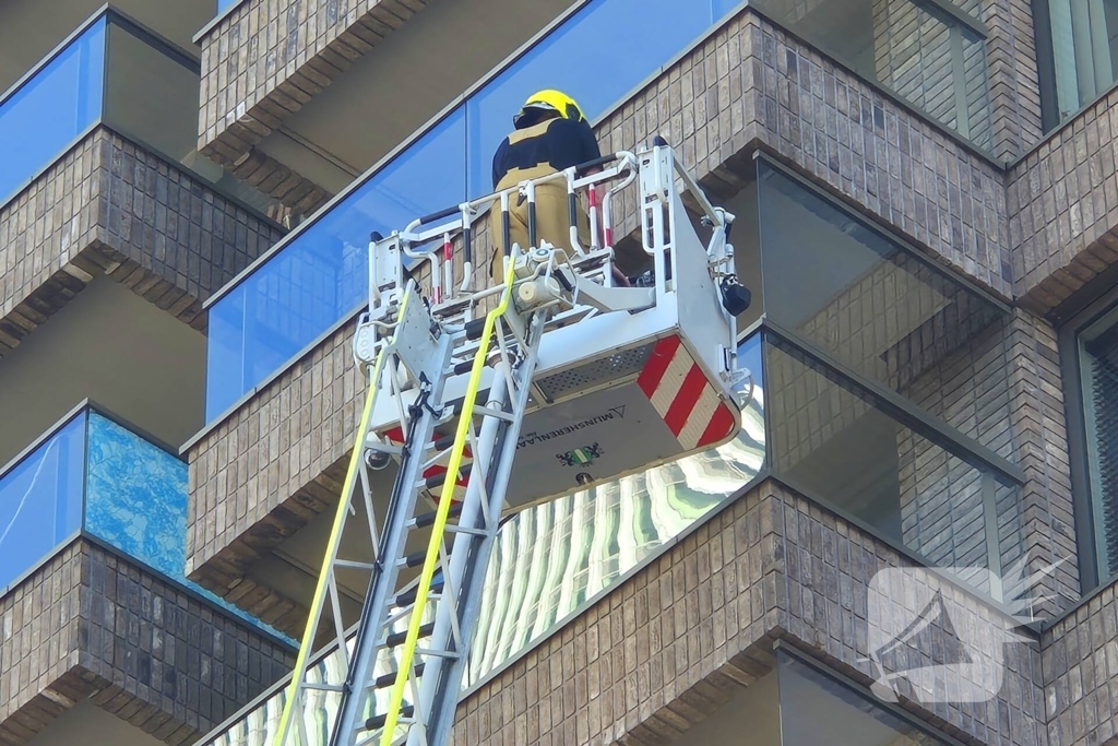 Brandweer ingezet voor persoon op balkon