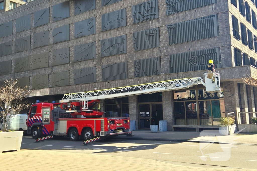 Brandweer ingezet voor persoon op balkon