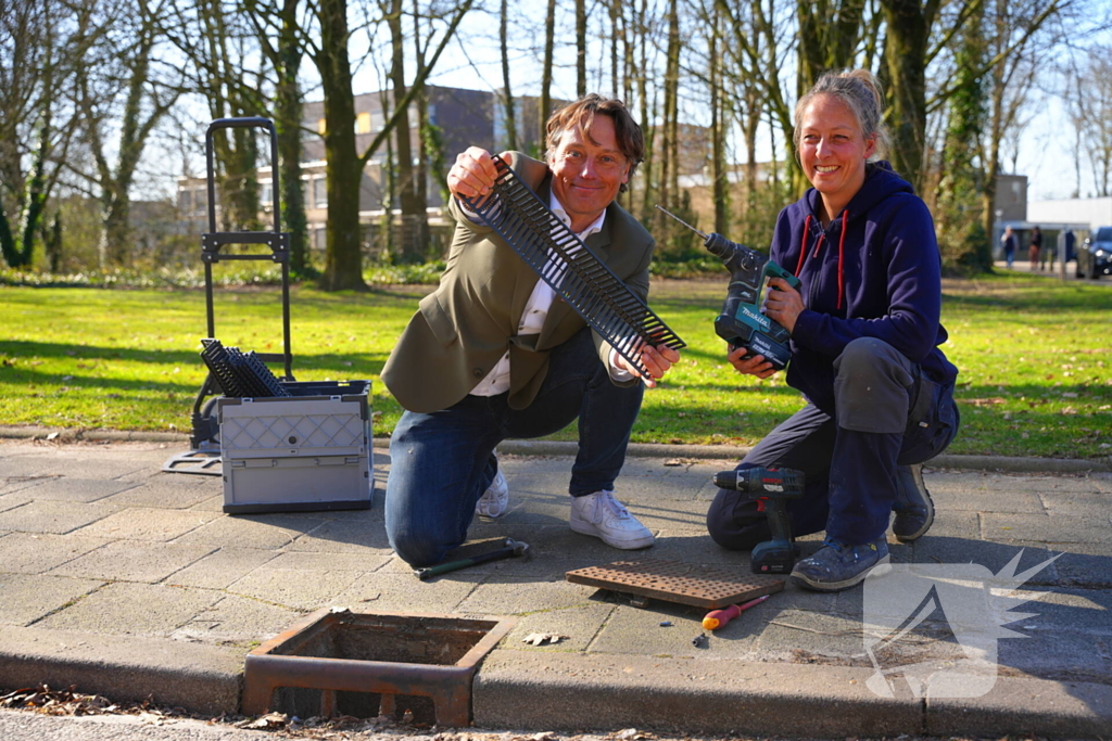 Wethouder plaatst paddentrap