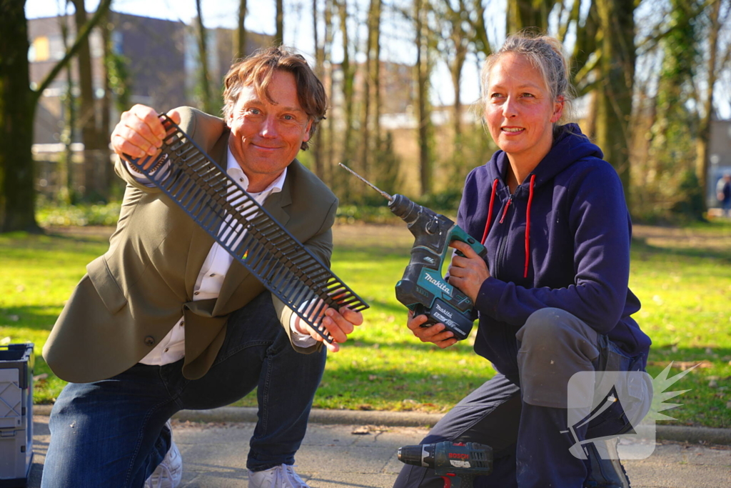 Wethouder plaatst paddentrap