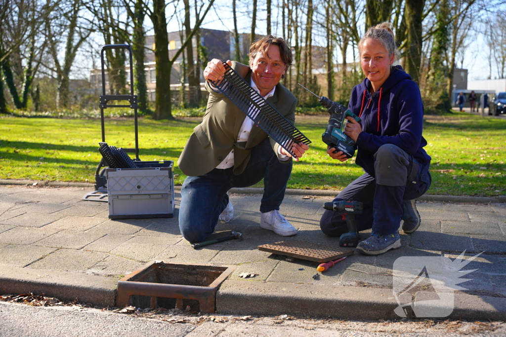 Wethouder plaatst paddentrap