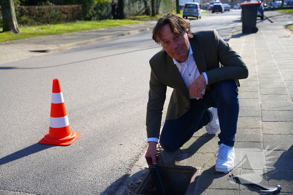 Wethouder plaatst paddentrap