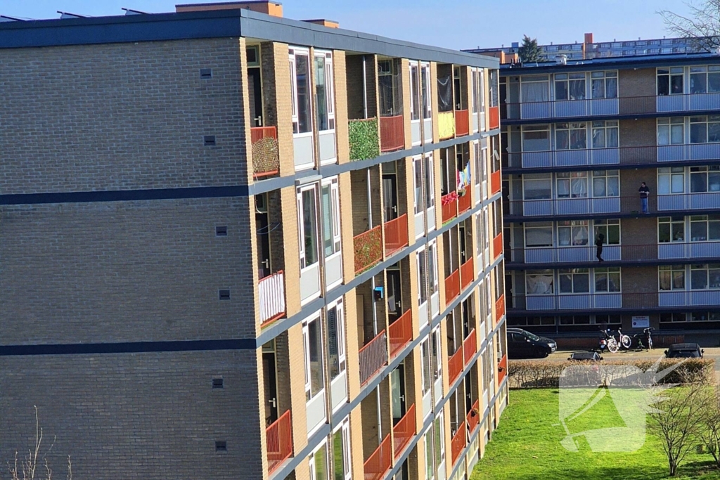 Arrestatieteam doet inval in flatwoning