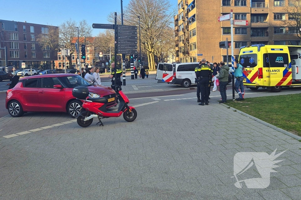 Aanrijding tussen scooter en auto