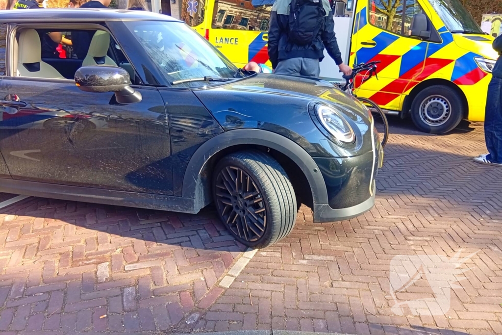 Automobilist ziet wielrenner over het hoofd