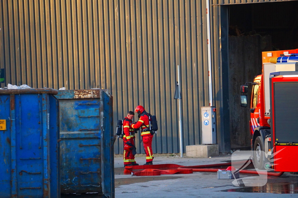 Brandweer ingezet voor brand bij afvalverwerker