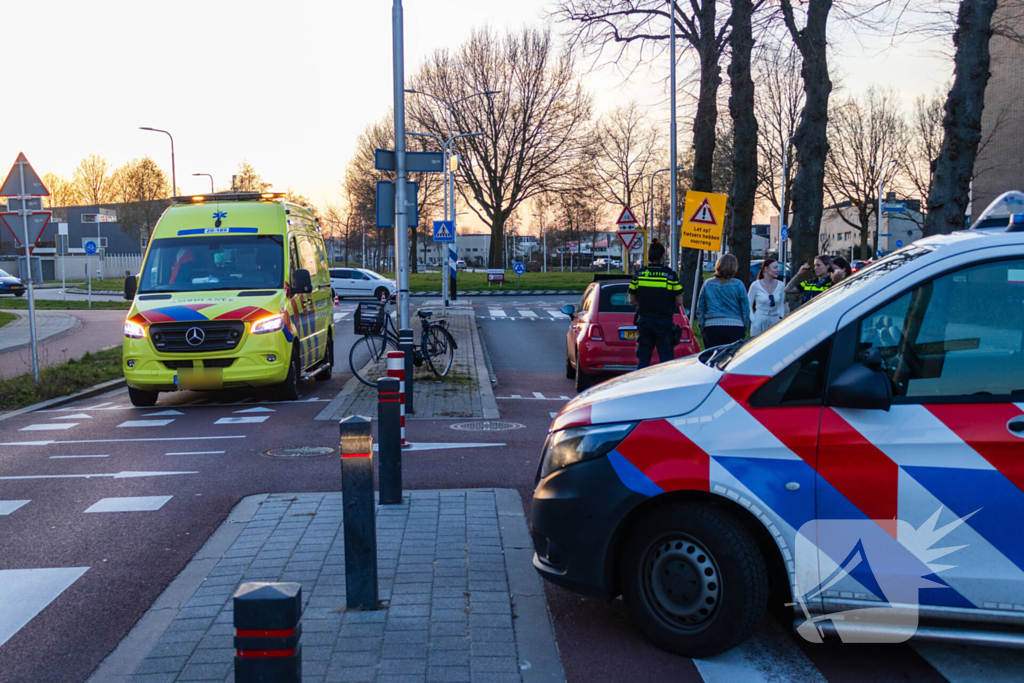 Fietser geschept door automobilist op oversteekplaats