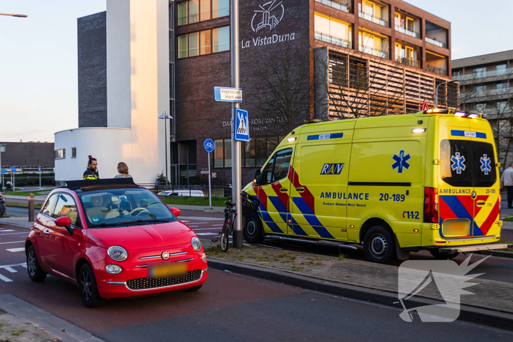 Fietser geschept door automobilist op oversteekplaats