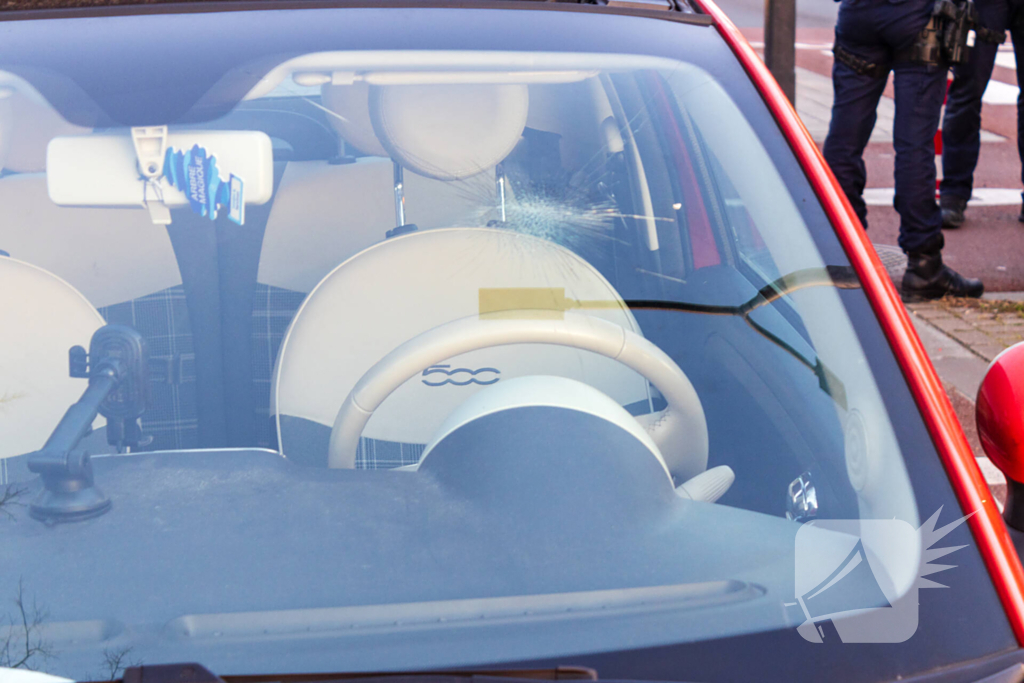 Fietser geschept door automobilist op oversteekplaats