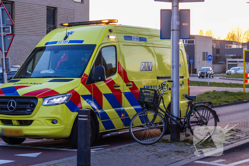 Fietser geschept door automobilist op oversteekplaats