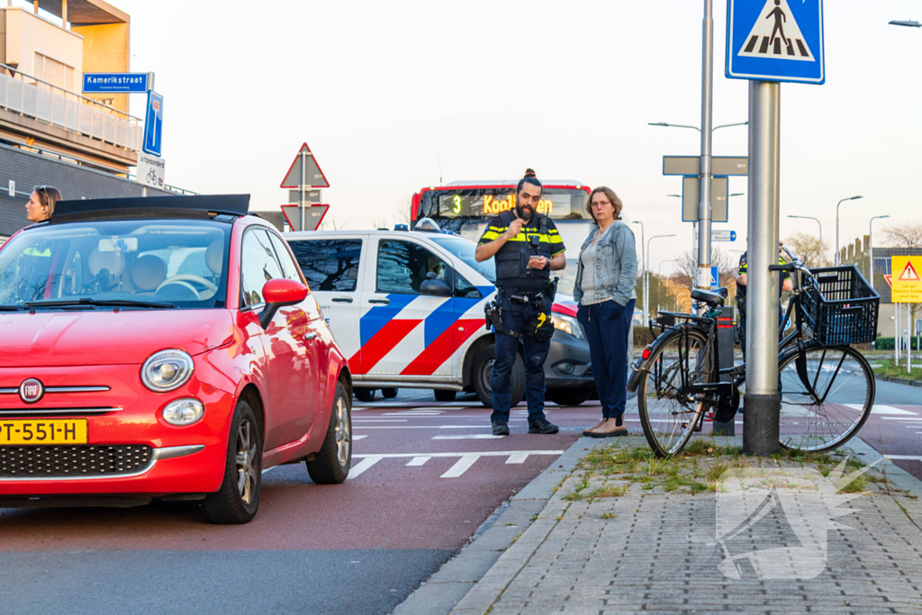 Fietser geschept door automobilist op oversteekplaats