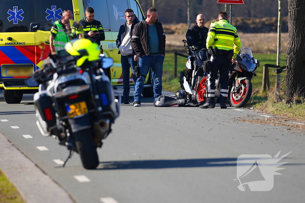 Motorrijder gaat onderuit en raakt gewond