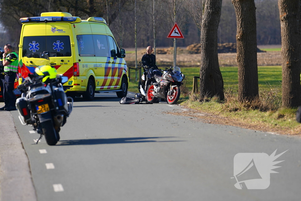 Motorrijder gaat onderuit en raakt gewond