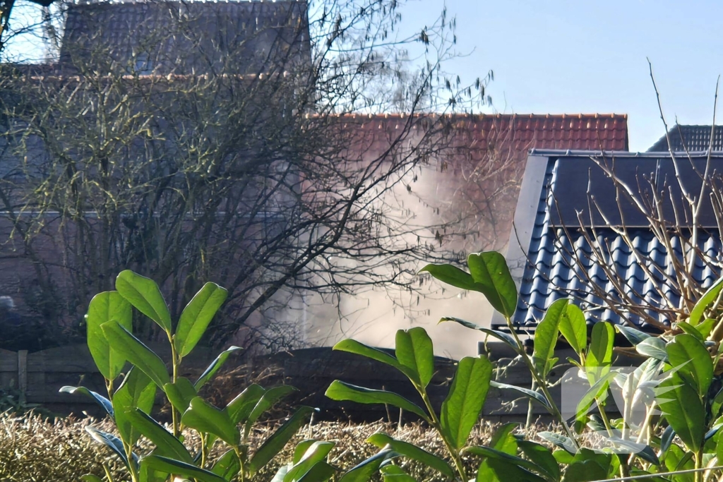 Veel rookontwikkeling bij brand in grote schuur