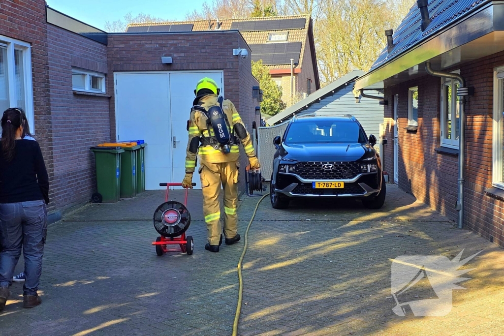 Veel rookontwikkeling bij brand in grote schuur