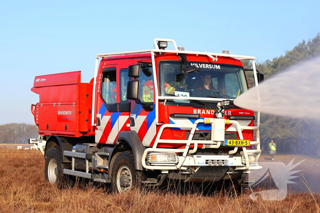 Brandweer oefent grote natuurbrand