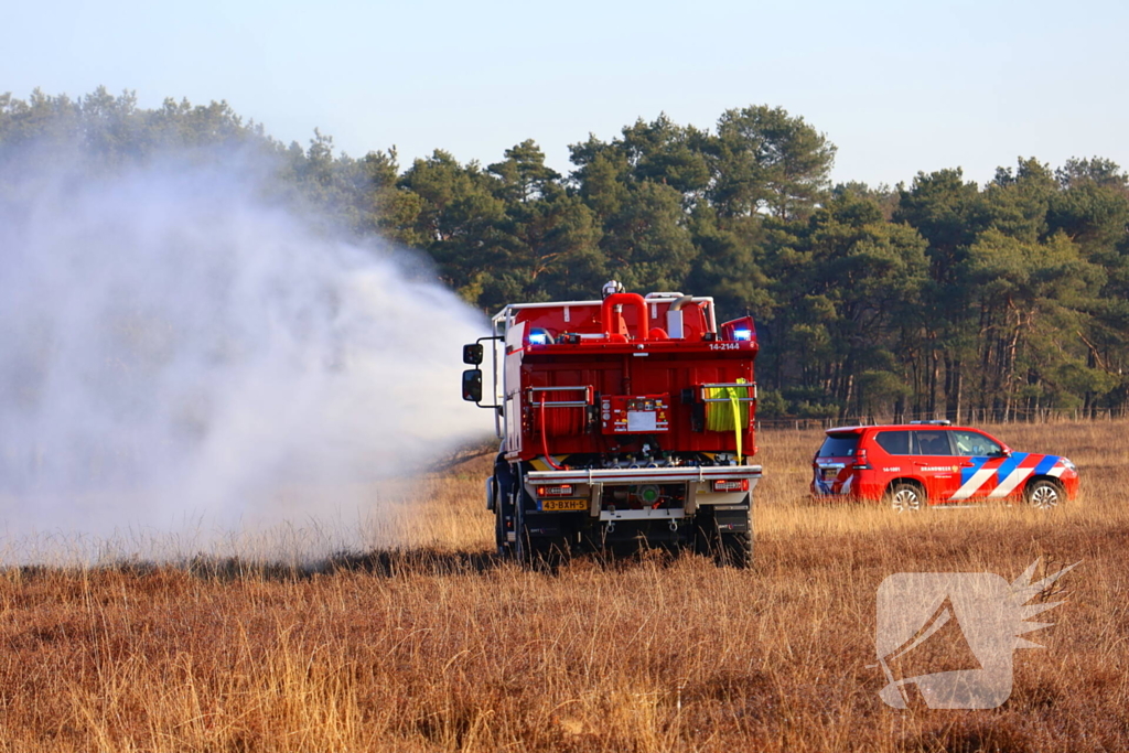 Brandweer oefent grote natuurbrand