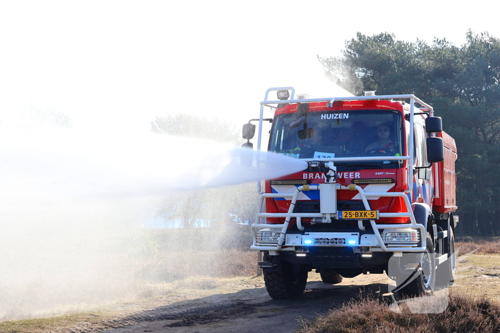 Brandweer oefent grote natuurbrand