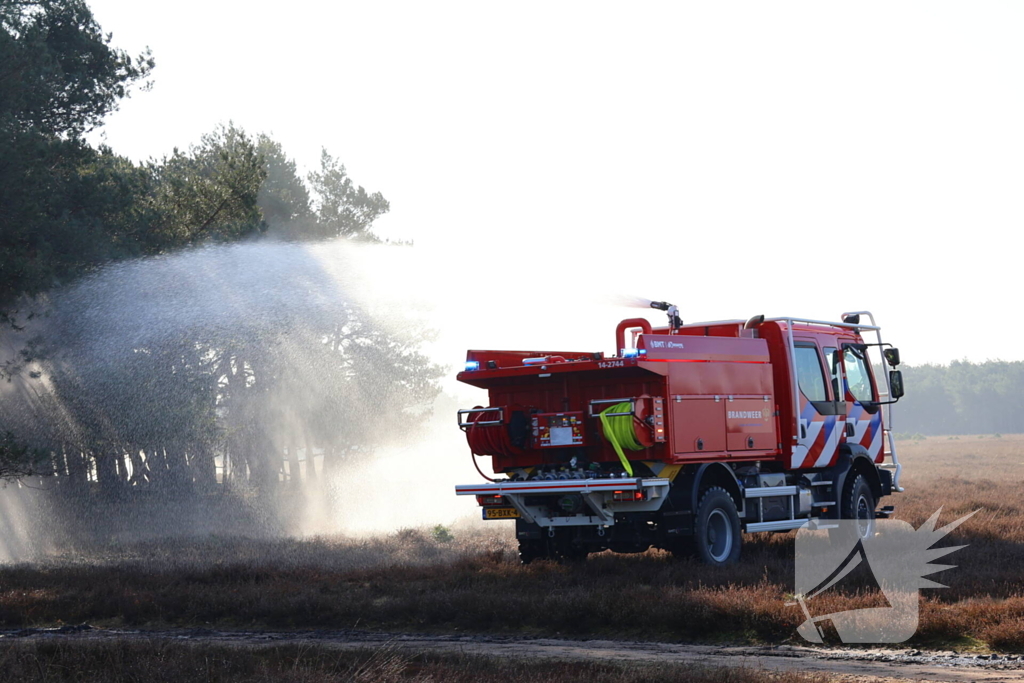 Brandweer oefent grote natuurbrand