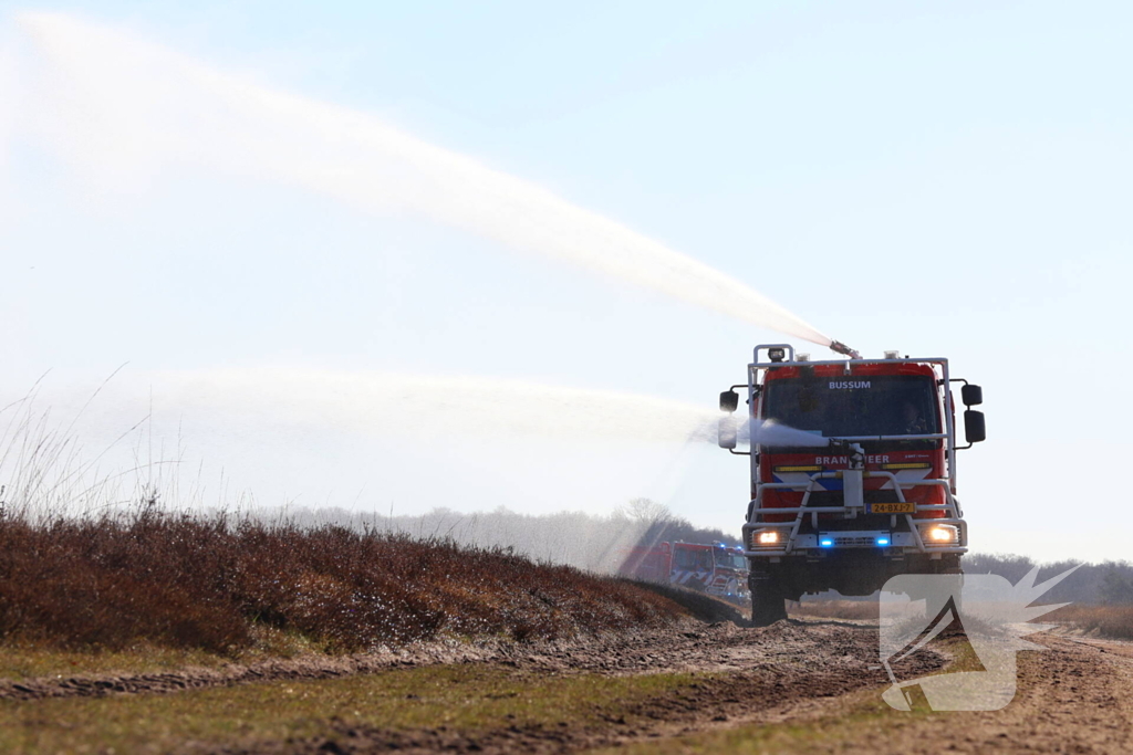 Brandweer oefent grote natuurbrand