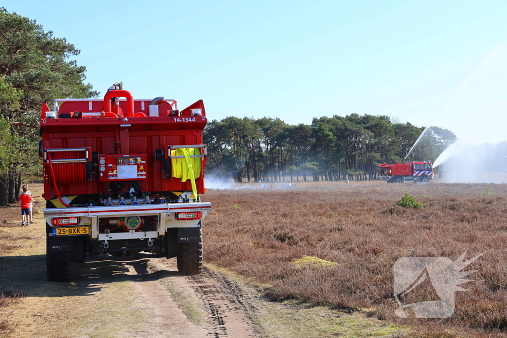 Brandweer oefent grote natuurbrand