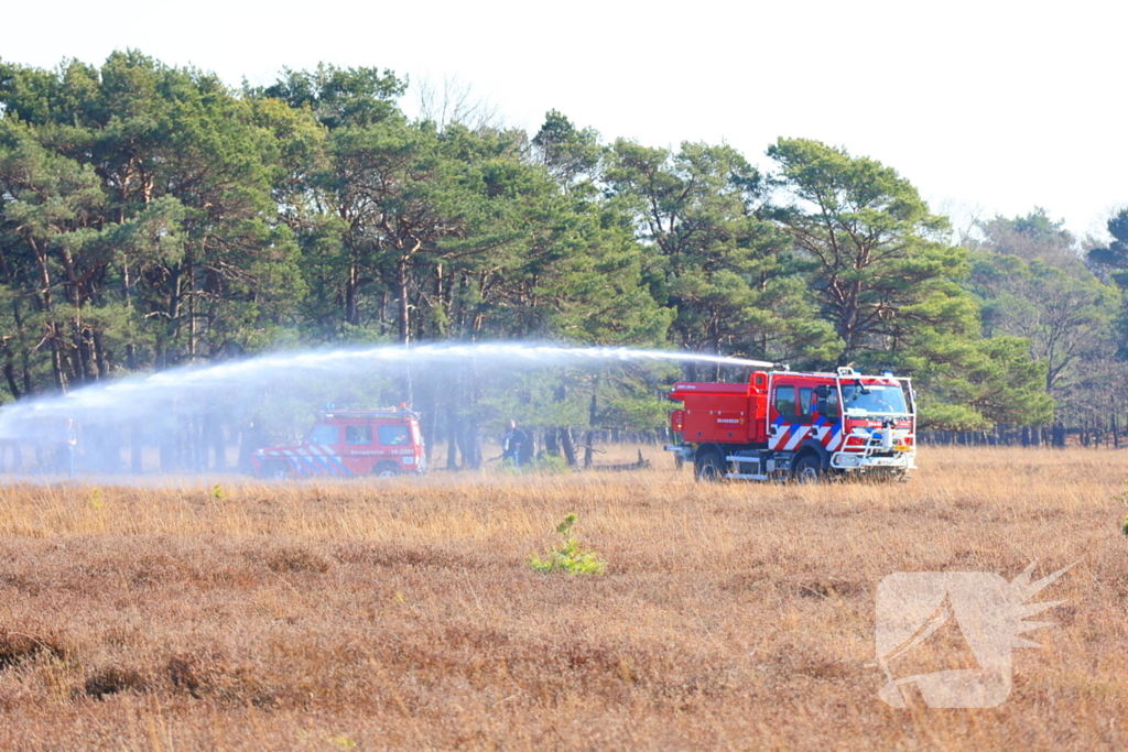Brandweer oefent grote natuurbrand