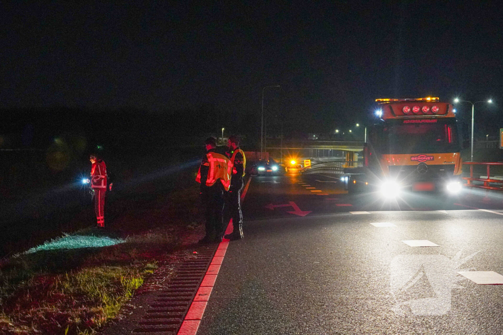 Auto eindigt in sloot na eenzijdig ongeval