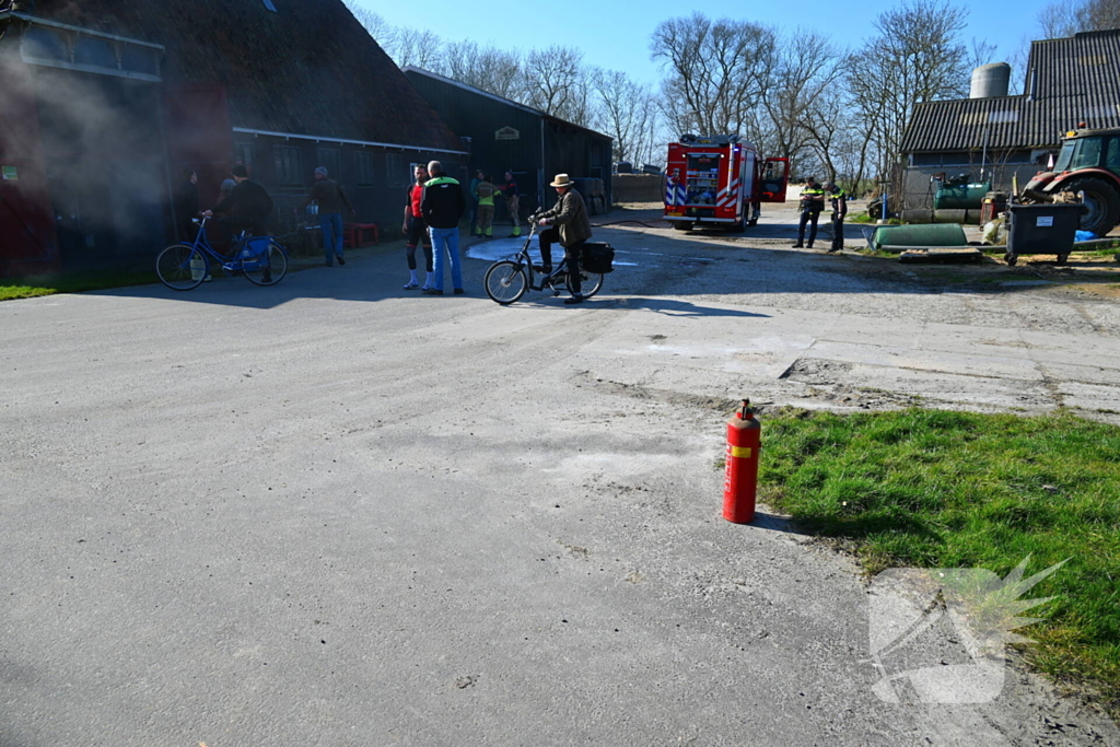 Electrisch apparaat vat vlam in stal