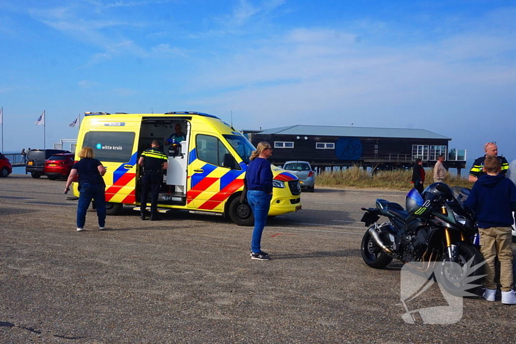 Moterrijder en voetganger met elkaar in botsing