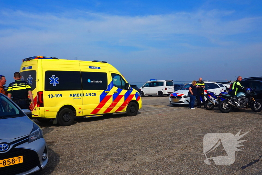 Moterrijder en voetganger met elkaar in botsing