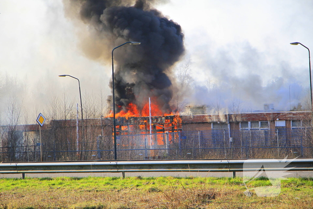 Veel rookontwikkeling zichtbaar bij uitslaande brand