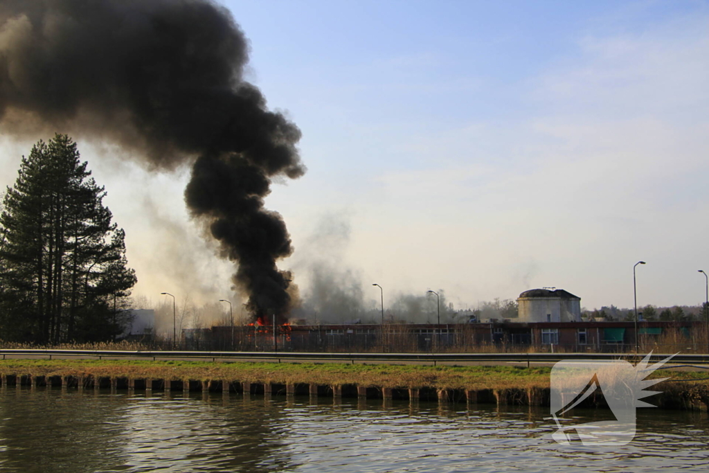Veel rookontwikkeling zichtbaar bij uitslaande brand
