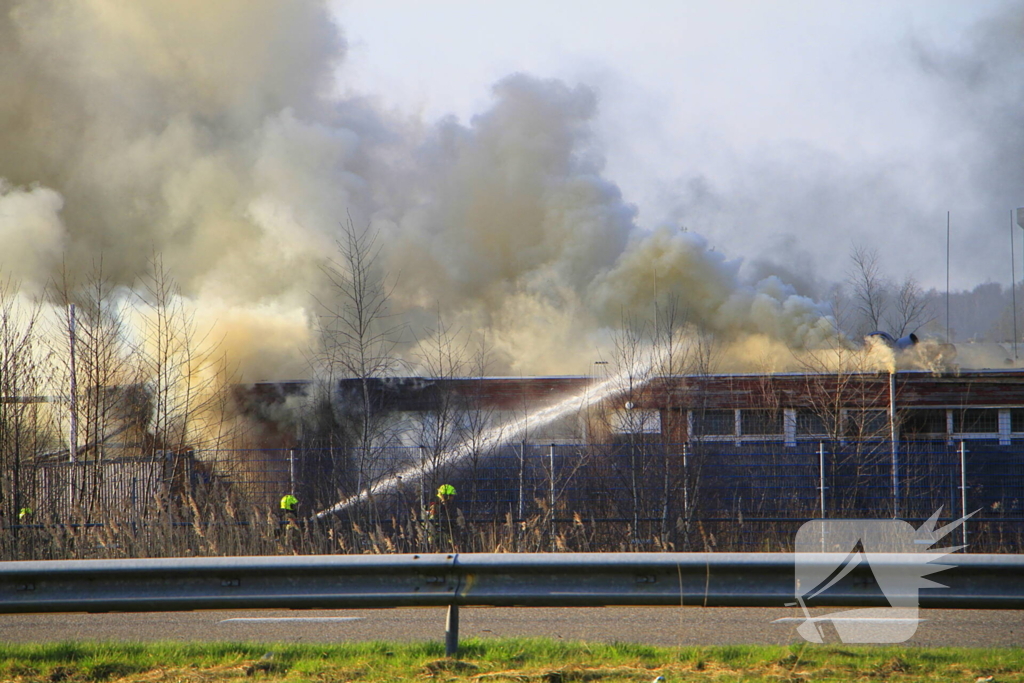 Veel rookontwikkeling zichtbaar bij uitslaande brand