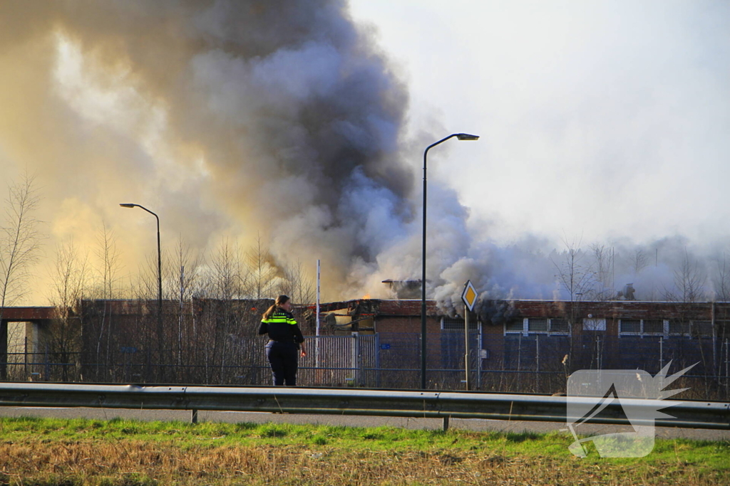Veel rookontwikkeling zichtbaar bij uitslaande brand