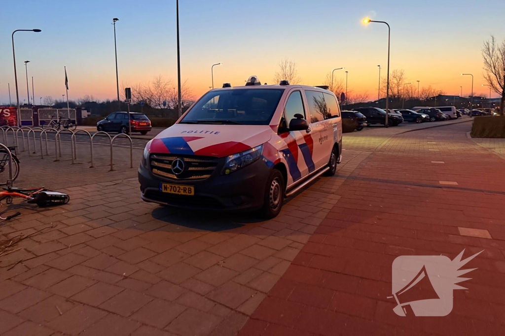 Grote brandweerinzet voor brandende kerstbomen in duingebied