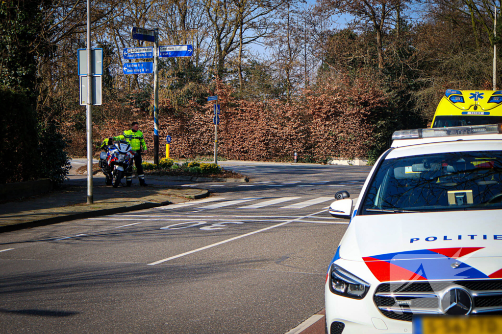 Auto en fietser in botsing