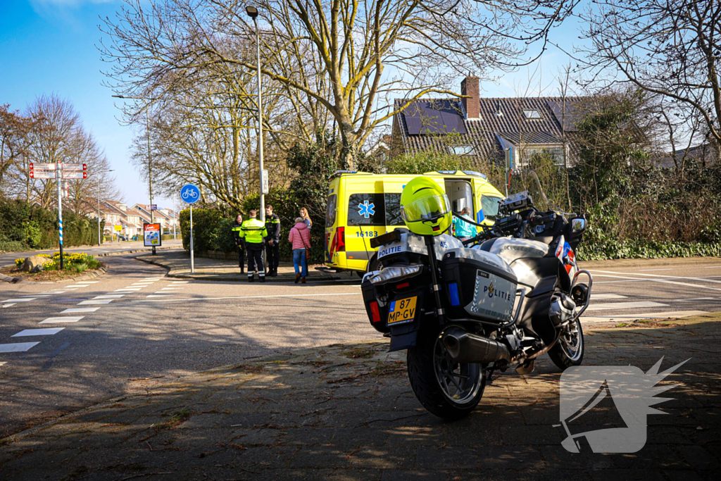 Auto en fietser in botsing