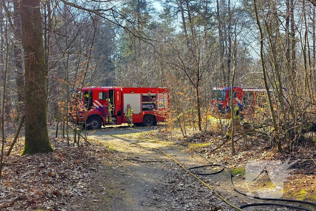 Brandweer strijdt tegen bosbrand