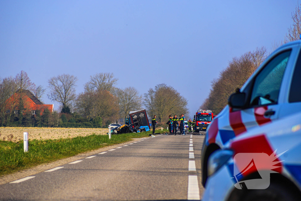 Dodelijk ongeval tussen auto en vrachtwagen